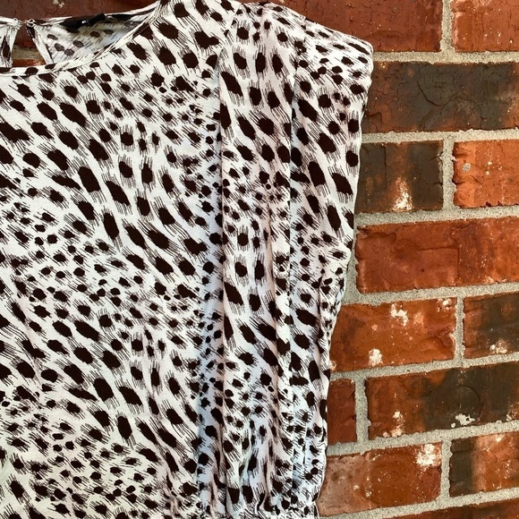 Express Womens XL Animal Print Cropped Boxy Keyhole Back Top Shoulder Pads - Picture 2 of 9